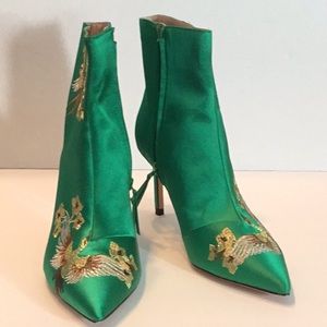 Embroidered Design Boots by Zara Basic Collection!